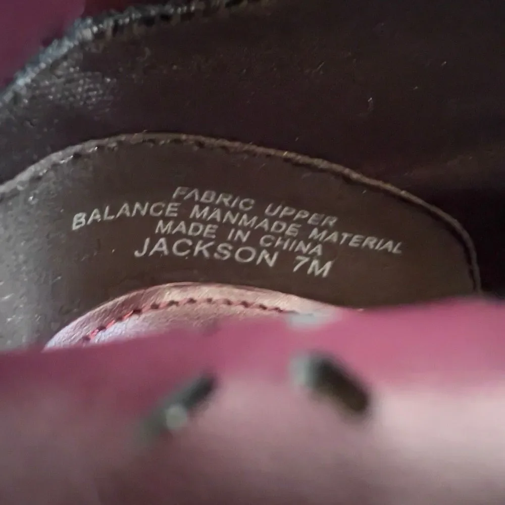 Violet & Red Jackson Lazer Cut Topline Bootie Burgundy Size 7M Fabric Upper NWOB